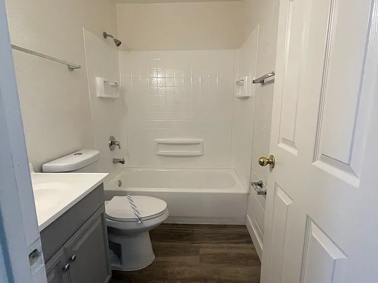 2109 N Daley St — Photo 8