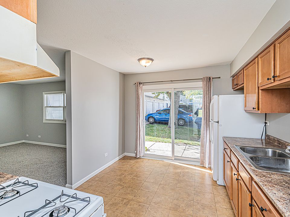 195 Thomas Ct Bartlett IL Zillow