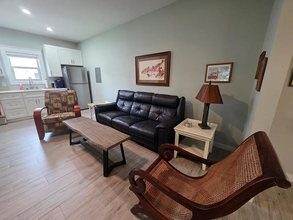 1 bed, 1.0 bath, 456 sqft, $1,300 — Photo 3