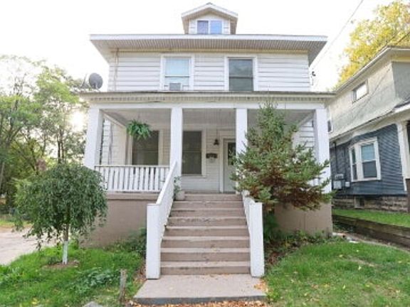 4th image of 437 Eastern Ave SE Unit 3