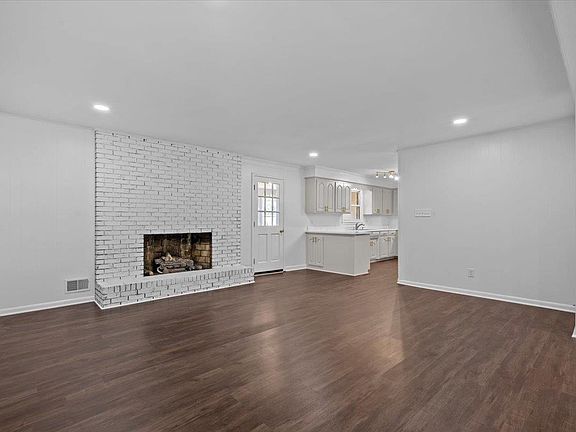5th image of 102 Hilldale Dr