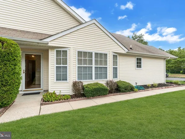 2 Wellington Ln, Lakewood, NJ 08701