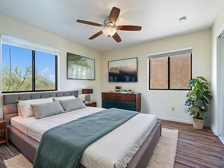 311 N Hillside Dr — Photo 8
