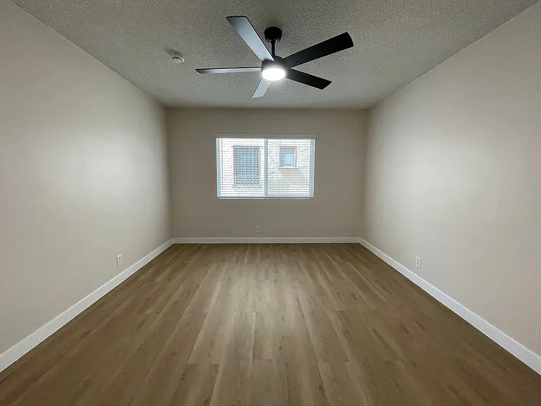 1141 Molino Ave — Photo 30