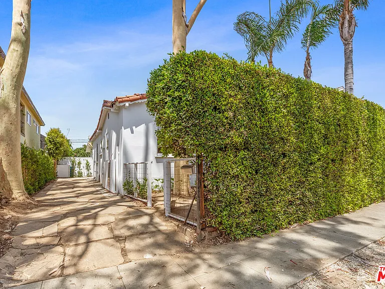643 Vernon Ave — Photo 3