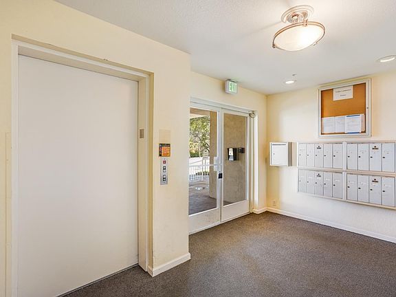 3rd image of 231 El Camino Real #302