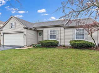 42 McKinley Ln, Streamwood, IL