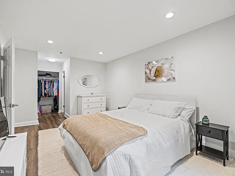 1001 N Vermont St #105 — Photo 26