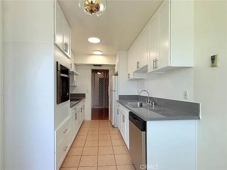 1301 S Atlantic Blvd #B424 — Photo 13