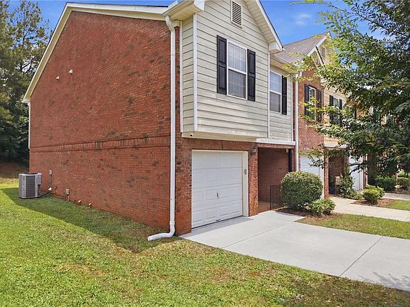 4th image of 605 Magnolia Gardens Walk