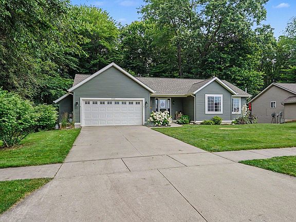 3rd image of 944 Oak Brook Dr