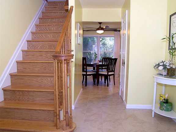 4th image of 8 Jefferson Ct