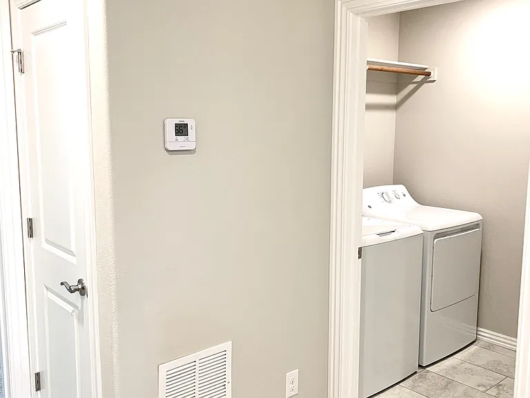 B1 (1-car) Laundry