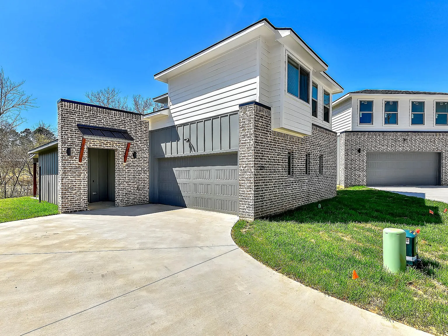 3260 W Crawford St — Photo 1