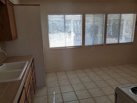 4th image of 29321 Thornhill Dr