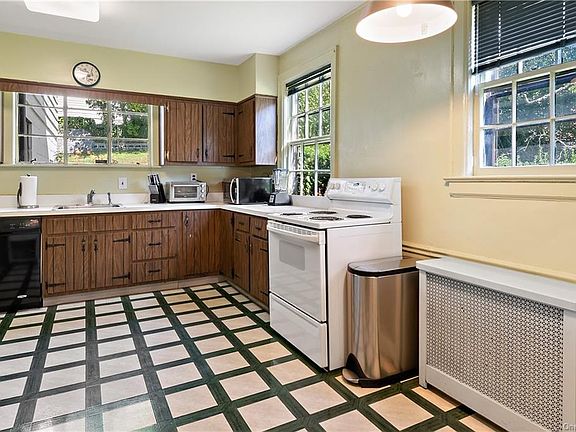 4th image of 305 Crestwood Ave