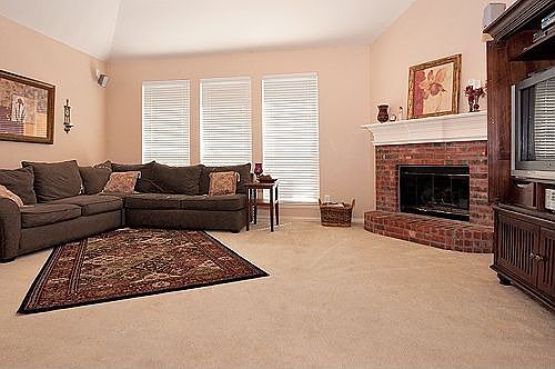 3rd image of 3809 Rose Ct