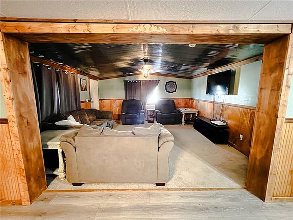 3rd image of 213 Williams Rd