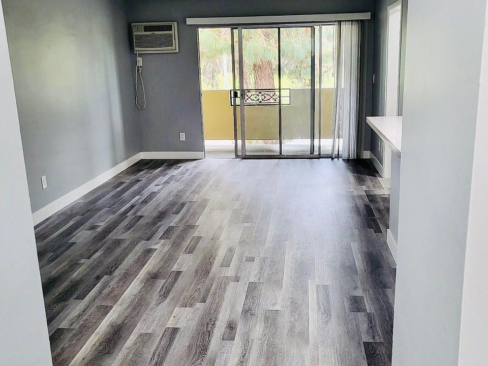2nd image of 5020 Tujunga Ave #205