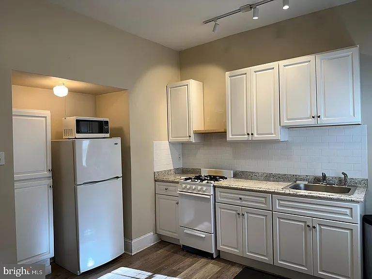 208 W Gay St #4 — Photo 5