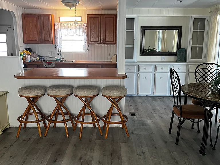230 Dixie Ln — Photo 4