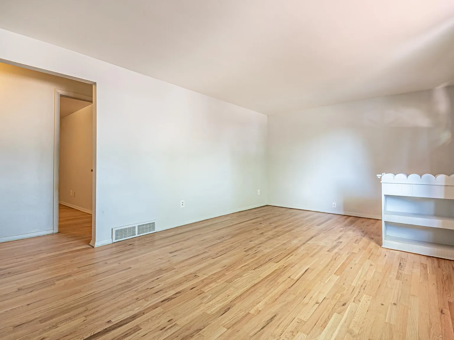 1370 W 1st Ave — Photo 4