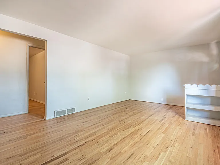 1370 W 1st Ave — Photo 4