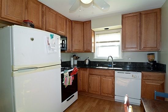 4th image of 1331 Evergreen Ave