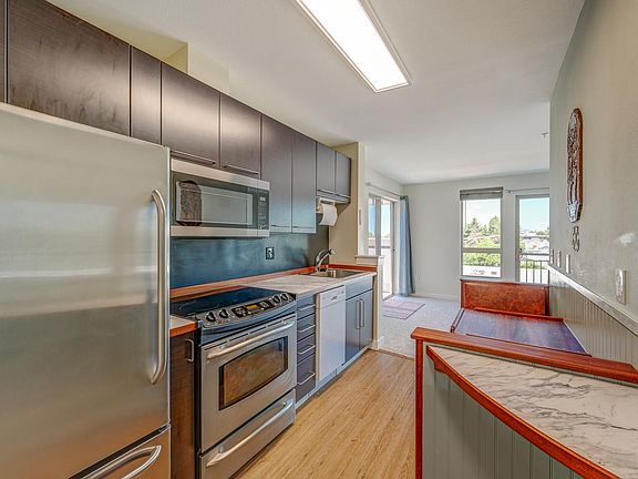 4th image of 1420 E Pine St #711