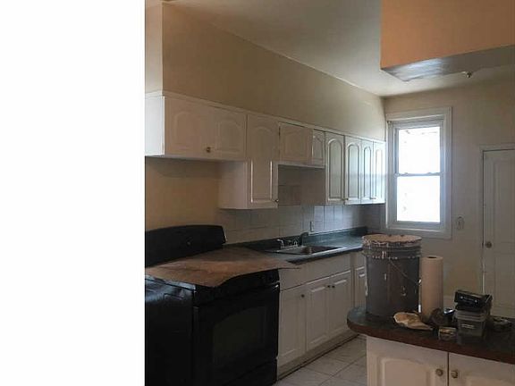 3rd image of 5554 Larchwood Ave
