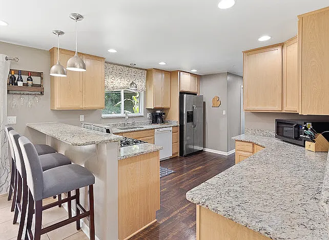4 bed, 1729 sqft, $2,700 — Photo 4