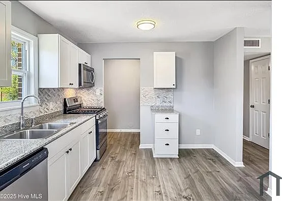 1602 Forbes Ct — Photo 8