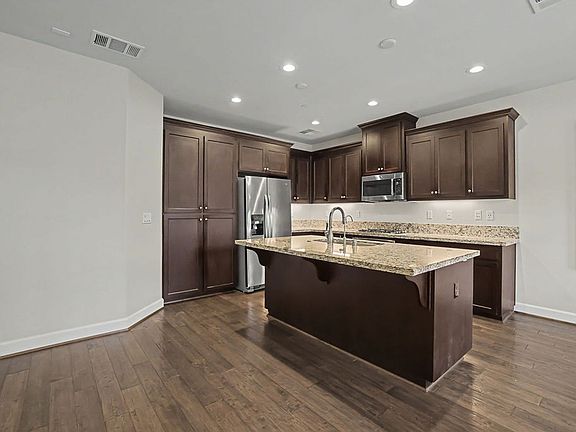 5th image of 228 9th St
