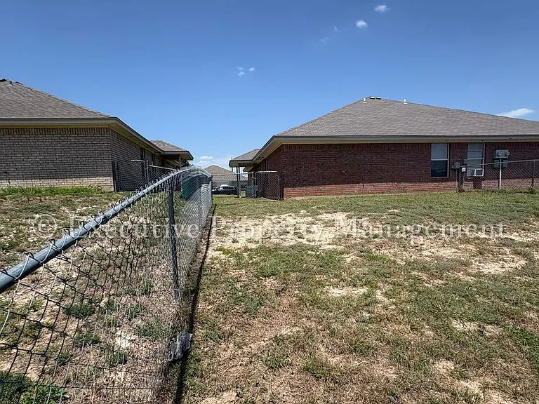 208 Janelle Dr — Photo 34