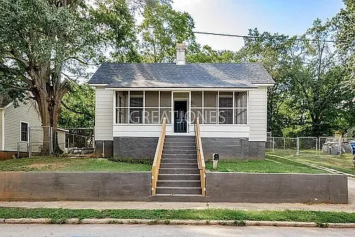 698 Southern St Photo 1