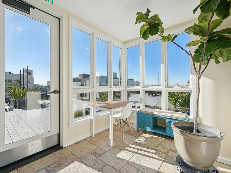 Addison Arts Apartments — Photo 26