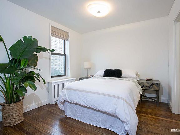 4th image of 599 E 7th St APT 6M