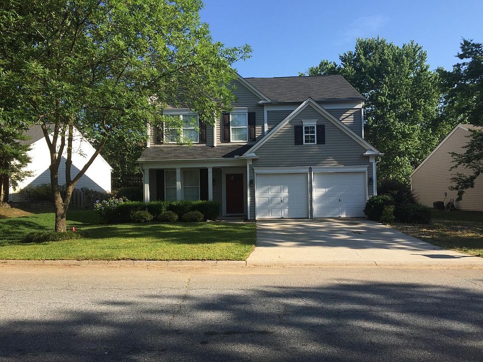 Updated front view with new sod in yard
