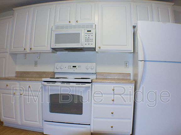4th image of 1416 Highland Ave