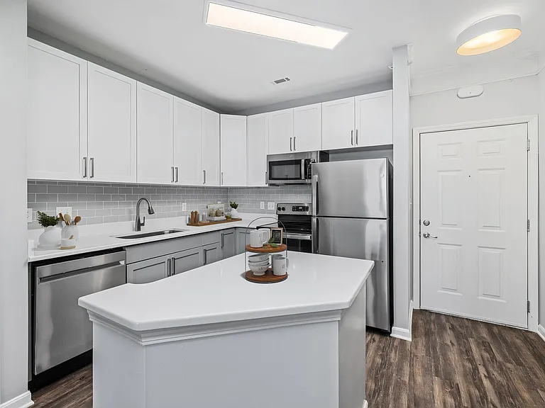 Oberlin Court Apartments — Photo 26