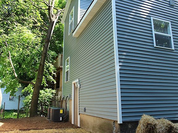 2nd image of 115 Gunnison Ave SW