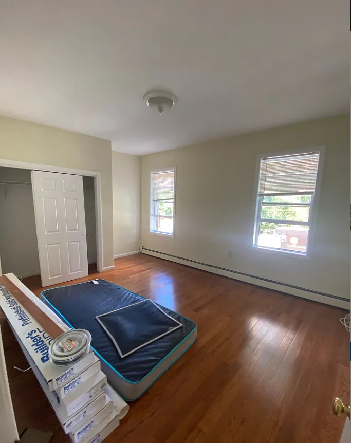 3 bed, 1100 sqft, $4,500 — Photo 2