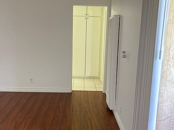 5th image of 6155 Woodman Ave APT 204