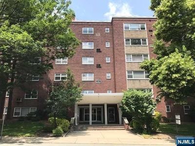 1575 Center Ave APT 1F, Fort Lee, NJ, 07024