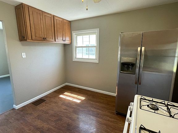 5th image of 515 Alexander Dr