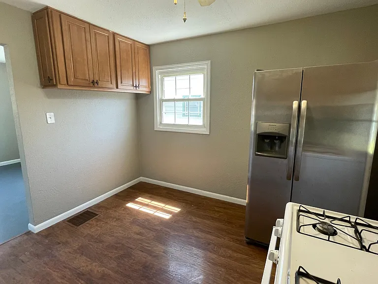 515 Alexander Dr — Photo 5