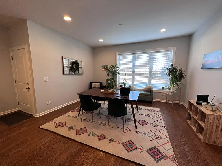 1441 W Grand Ave #1 — Photo 10