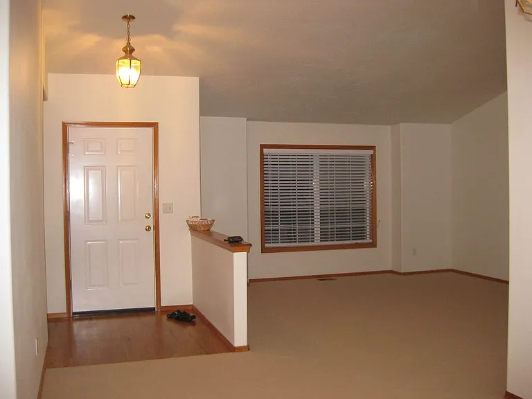 5579 SW Otana Pl — Photo 3