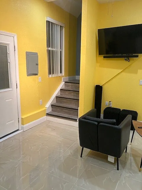 1 bed, 700 sqft, $1,500 — Photo 3