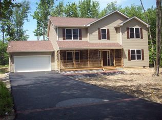 17 Huckleberry Ln, Tobyhanna, PA 18466